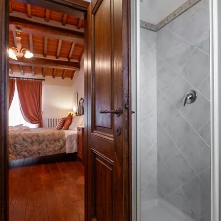 With Panoramic Pool In Val Di Chiana