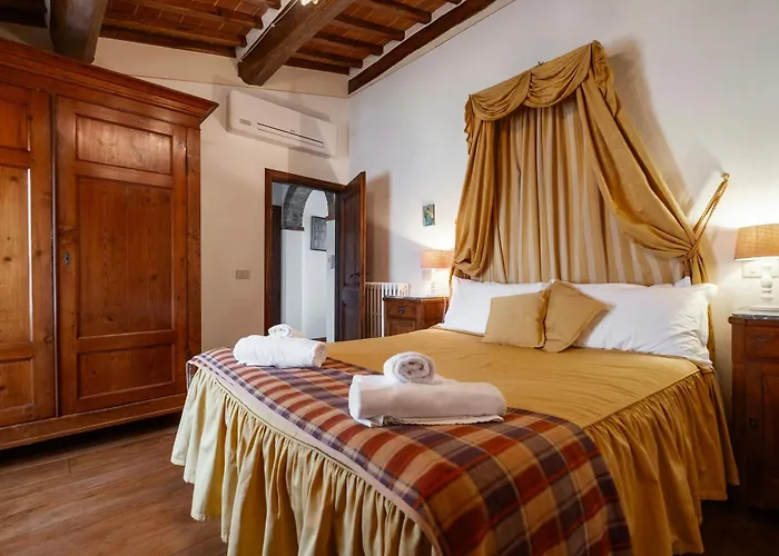 With Panoramic Pool In Val Di Chiana *